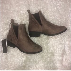Charles Albert tan booties